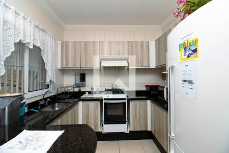 Casa à venda com 102m², 3 quartos e 2 vagas Casa à venda com 102m², 3 quartos e 2 vagasCozinha