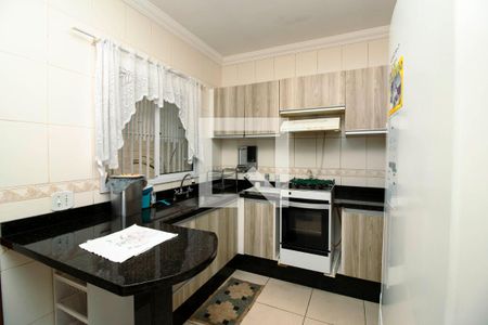 Casa à venda com 102m², 3 quartos e 2 vagas Casa à venda com 102m², 3 quartos e 2 vagasCozinha