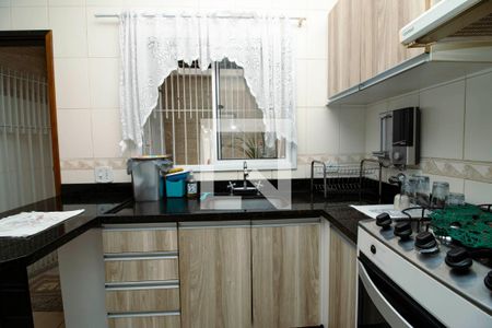 Casa à venda com 102m², 3 quartos e 2 vagas Casa à venda com 102m², 3 quartos e 2 vagasCozinha