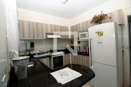 Casa à venda com 102m², 3 quartos e 2 vagas Casa à venda com 102m², 3 quartos e 2 vagasCozinha