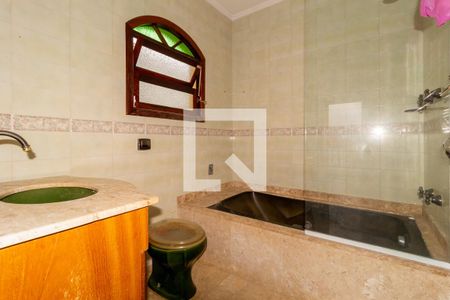 Casa à venda com 200m², 3 quartos e 2 vagasBanheiro - Suíte