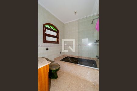 Casa à venda com 200m², 3 quartos e 2 vagasBanheiro - Suíte