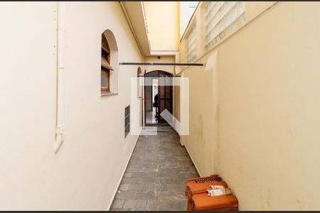 Casa à venda com 200m², 3 quartos e 2 vagasCorredor