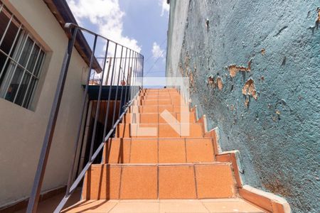 Casa para alugar com 100m², 2 quartos e 1 vagaEscada