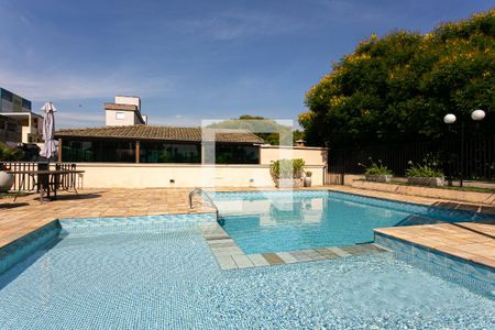 Apartamento à venda com 63m², 2 quartos e 2 vagas Apartamento à venda com 63m², 2 quartos e 2 vagasÁrea comum - Piscina