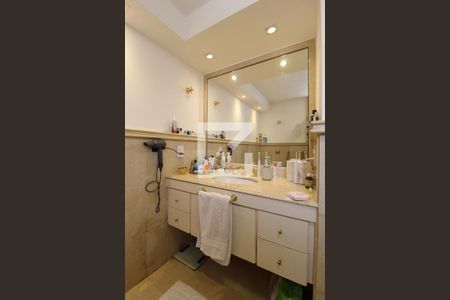 Apartamento à venda com 130m², 3 quartos e 1 vagaBanheiro da Suíte