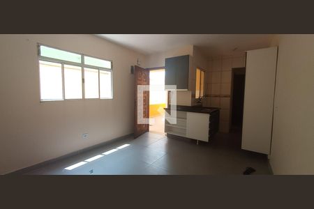 Cozinha  de kitnet/studio para alugar com 1 quarto, 40m² em Jardim das Oliveiras, Itaquaquecetuba