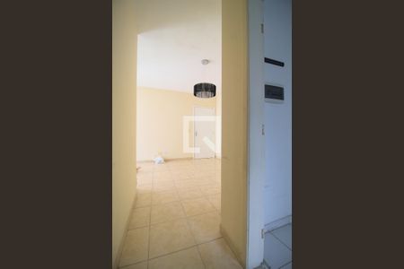 Corredor de apartamento para alugar com 2 quartos, 52m² em Jardim Rosalina, Cotia