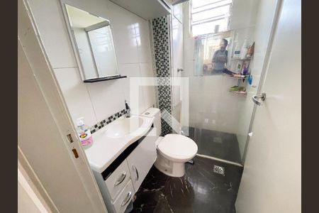 Banheiro de apartamento à venda com 2 quartos, 51m² em Califórnia, Belo Horizonte