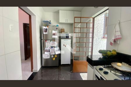 Casa à venda com 3 quartos, 600m² em Coração Eucarístico, Belo Horizonte