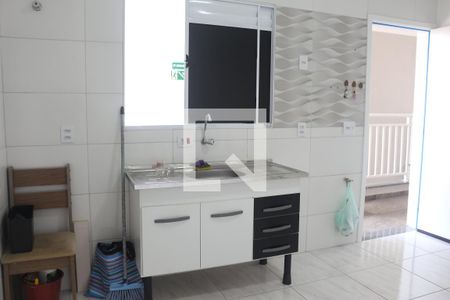 Sala/ cozinha  de apartamento para alugar com 1 quarto, 27m² em Jardim Mimar, São Paulo