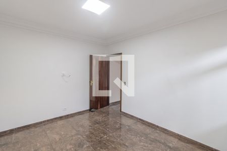 Sala de casa à venda com 3 quartos, 300m² em Jardim Laone, São Paulo