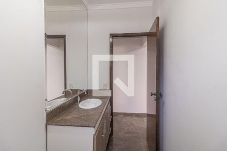Banheiro de casa à venda com 3 quartos, 300m² em Jardim Laone, São Paulo