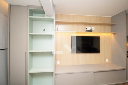 Sala, painel TV  de kitnet/studio para alugar com 1 quarto, 25m² em Indianópolis, São Paulo