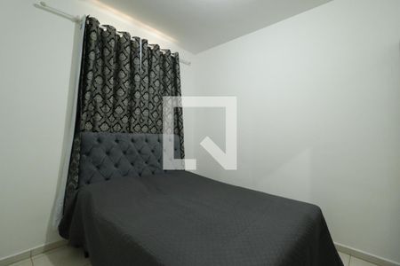 Quarto 1 de apartamento para alugar com 2 quartos, 44m² em Gávea, Uberlândia
