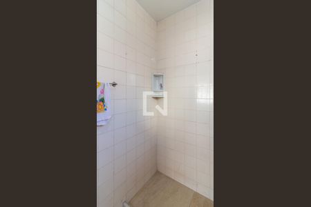 Banheiro de kitnet/studio para alugar com 1 quarto, 65m² em Vista Alegre, Rio de Janeiro