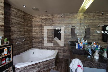 Apartamento à venda com 373m², 3 quartos e 2 vagasBanheiro da Suíte 1