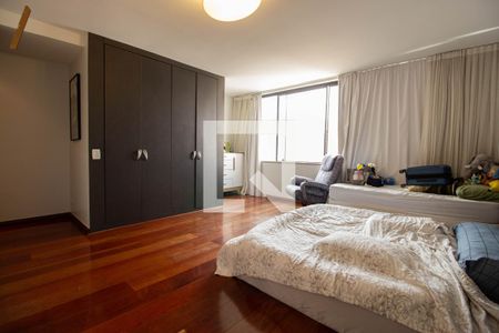 Apartamento à venda com 373m², 3 quartos e 2 vagasSuíte 2