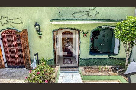 Casa à venda com 400m², 6 quartos e 2 vagasQuintal - Jardim - Fachada