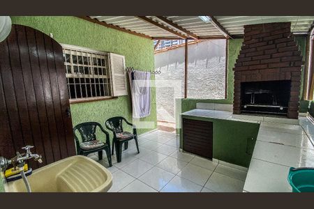 Casa à venda com 400m², 6 quartos e 2 vagasCasa 1 - Area de serviço