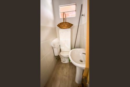 Casa à venda com 400m², 6 quartos e 2 vagasCasa 3 - Area de Serviço - Banheiro