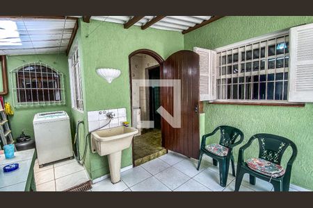 Casa à venda com 400m², 6 quartos e 2 vagasCasa 1 - Area de serviço