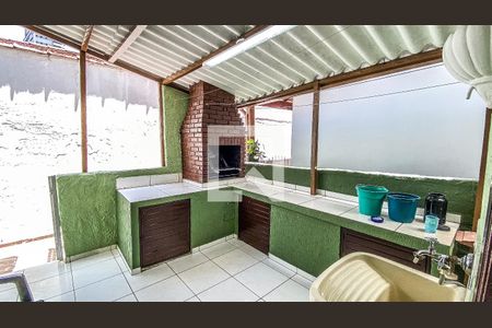 Casa à venda com 400m², 6 quartos e 2 vagasCasa 1 - Area de serviço