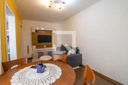 Sala de apartamento à venda com 2 quartos, 65m² em Passo da Areia, Porto Alegre