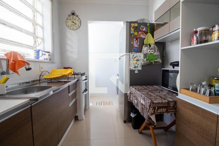 Cozinha de apartamento à venda com 2 quartos, 65m² em Passo da Areia, Porto Alegre