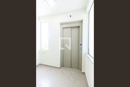 Apartamento para alugar com 42m², 2 quartos e sem vagaElevador