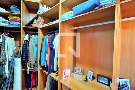 Casa à venda com 528m², 6 quartos e 3 vagasCloset da Suíte 1