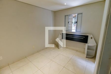 Quarto  de kitnet/studio para alugar com 1 quarto, 28m² em Vila das Oliveiras, Taboão da Serra