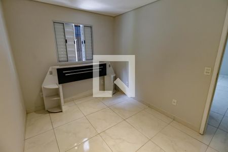 Quarto  de kitnet/studio para alugar com 1 quarto, 28m² em Vila das Oliveiras, Taboão da Serra