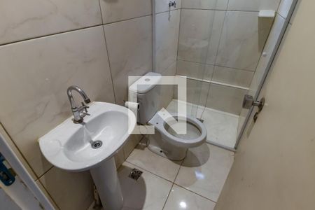 Banheiro de kitnet/studio para alugar com 1 quarto, 28m² em Parque Pinheiros, Taboão da Serra