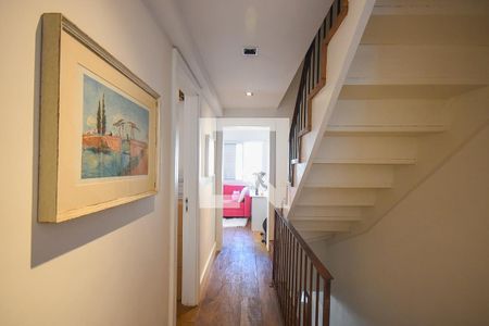 Casa de condomínio à venda com 180m², 4 quartos e 2 vagas Casa de condomínio à venda com 180m², 4 quartos e 2 vagasCorredor