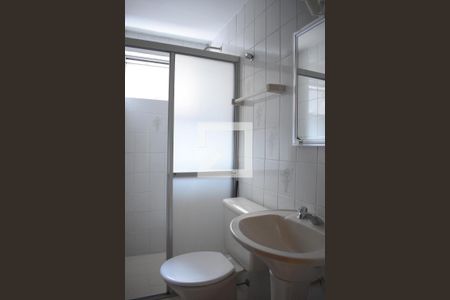 Banheiro de apartamento para alugar com 1 quarto, 65m² em Centro, Curitiba