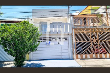 Casa à venda com 125m², 3 quartos e 2 vagasFachada