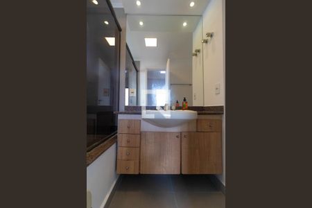 Apartamento à venda com 145m², 3 quartos e 2 vagasBanheiro da Suíte 03