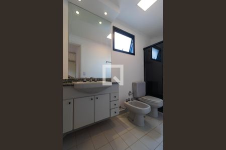 Apartamento à venda com 145m², 3 quartos e 2 vagasBanheiro da Suíte 02