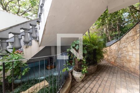 Casa para alugar com 350m², 3 quartos e 6 vagasQuintal