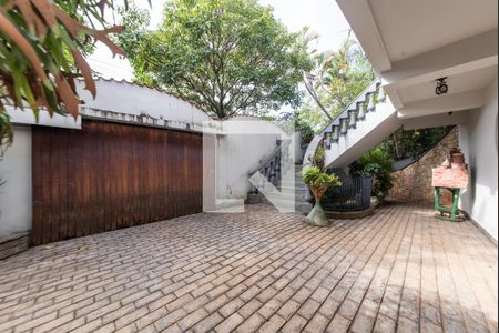 Casa para alugar com 350m², 3 quartos e 6 vagasQuintal