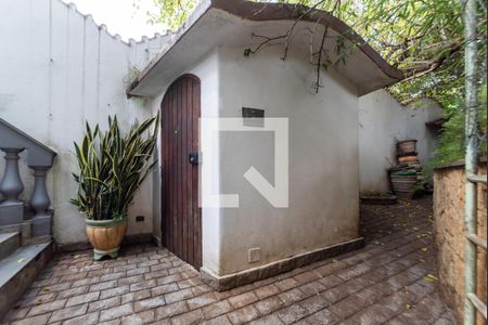 Casa para alugar com 350m², 3 quartos e 6 vagasQuintal - Entrada