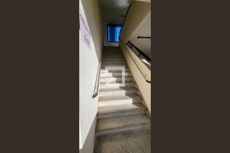 Apartamento para alugar com 70m², 2 quartos e sem vagaEscada