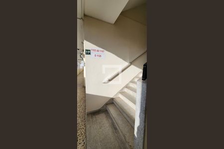 Apartamento para alugar com 70m², 2 quartos e sem vagaEscada