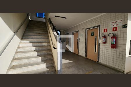 Apartamento para alugar com 70m², 2 quartos e sem vagaEscada