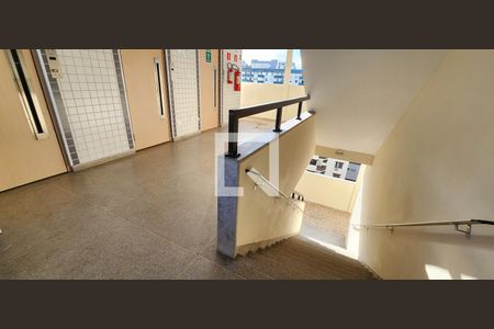 Apartamento para alugar com 70m², 2 quartos e sem vagaEscada