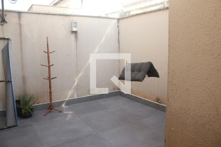 Casa de condomínio à venda com 96m², 3 quartos e 2 vagasQuintal