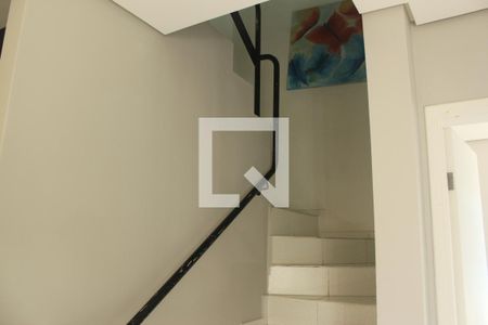Escada de casa de condomínio à venda com 3 quartos, 96m² em Jardim Umuarama, São Paulo