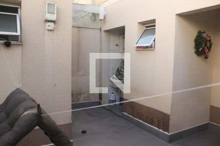 Casa de condomínio à venda com 96m², 3 quartos e 2 vagasQuintal