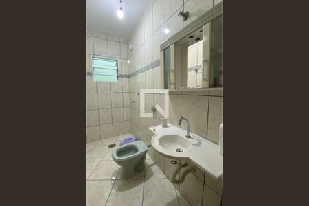Banheiro de casa para alugar com 5 quartos, 200m² em Jardim Maria Helena, Barueri
